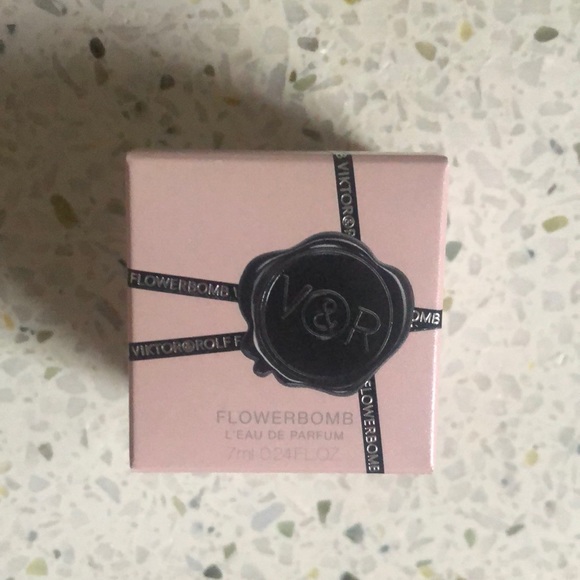 🌟 Viktor & Rolf Flowerbomb EDP TRIAL SIZE - Picture 3 of 4